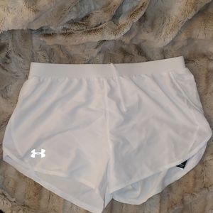 NWT-Light weight white Under Armour Heatgear short